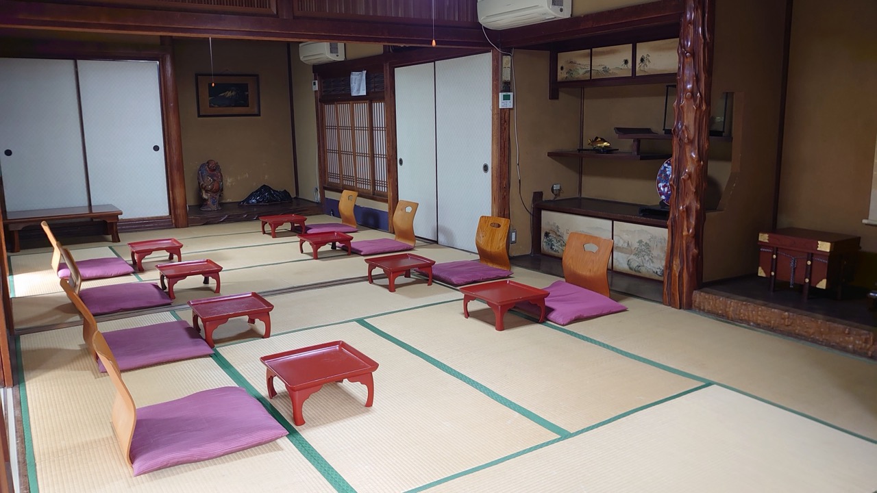 鳳明館の朝の膳（一例）